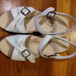 Women's SAS White Buckle Sandals Size 8
